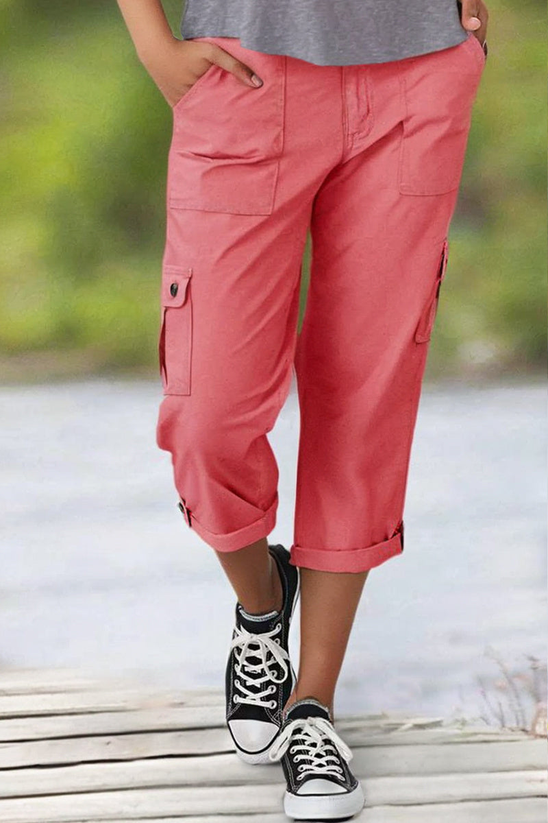 Spodnie Capri z kieszeniami i średnim stanem, zakładkami u dołu i kilkoma kieszeniami