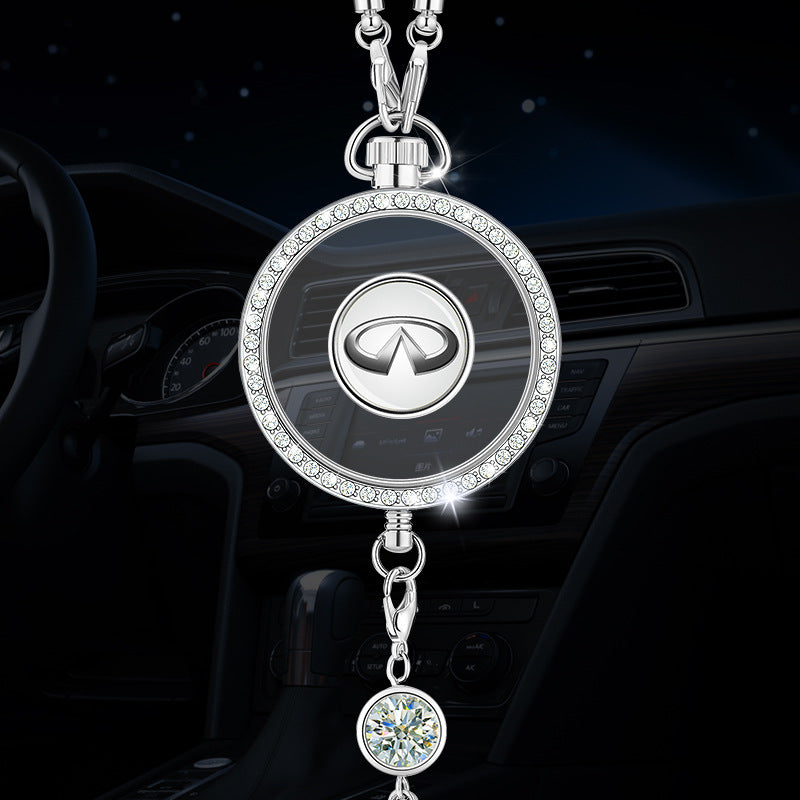 Wisiorek z logo aromaterapii samochodowej z metalu i diamentów