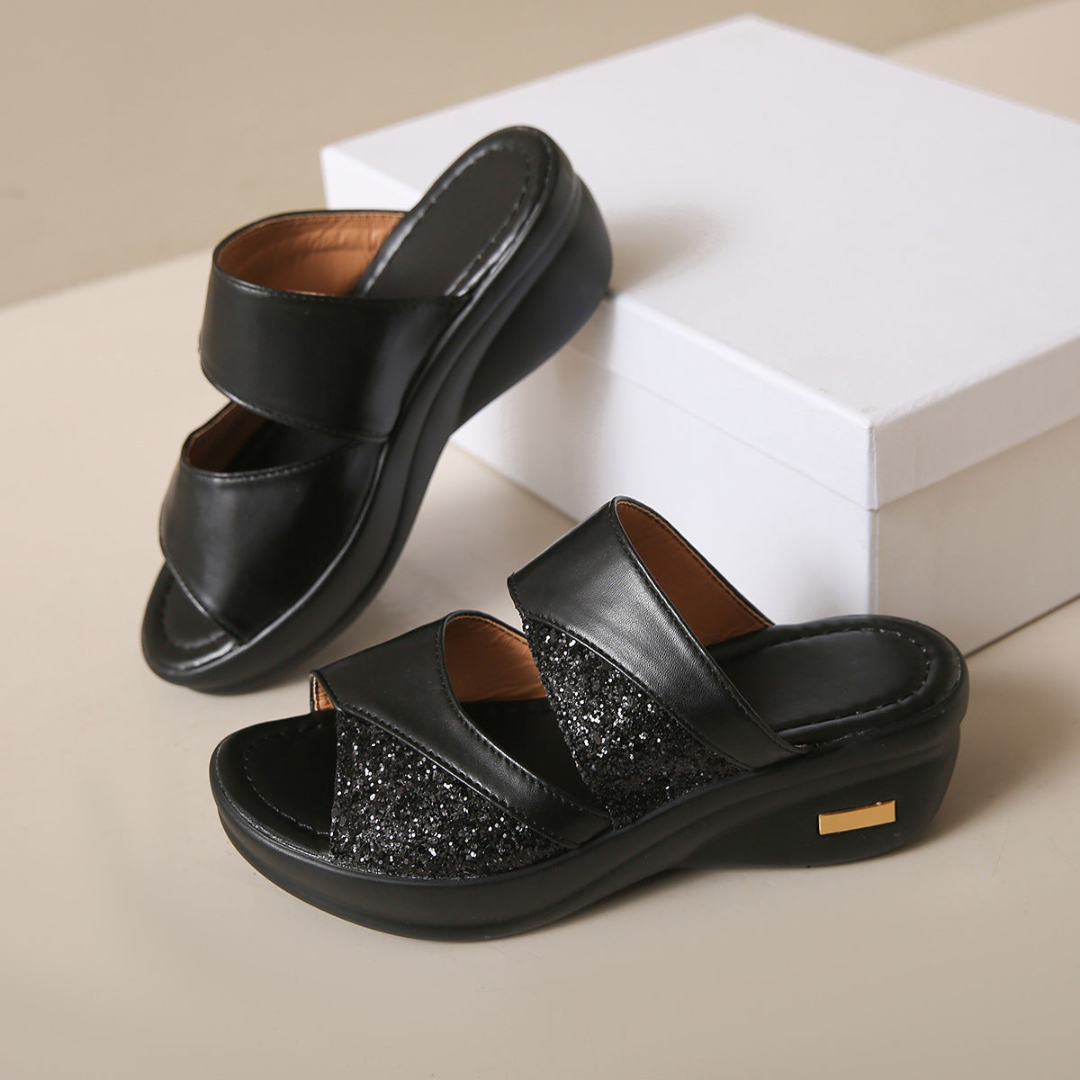 Damskie sandały ortopedyczne na wysokim obcasie z brokatem