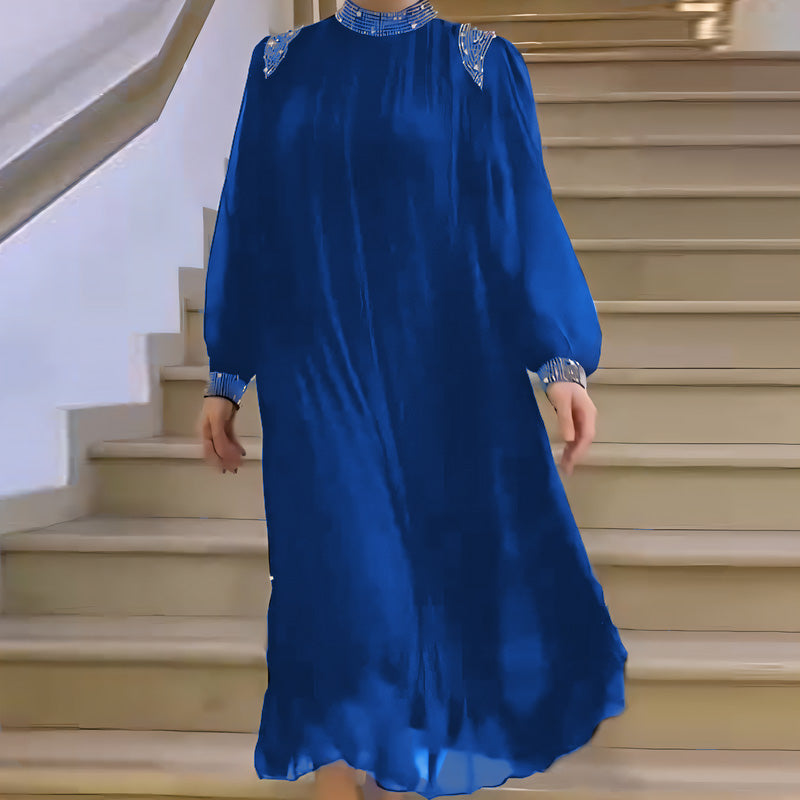 Plisowana sukienka maxi z błyszczącymi kryształkami