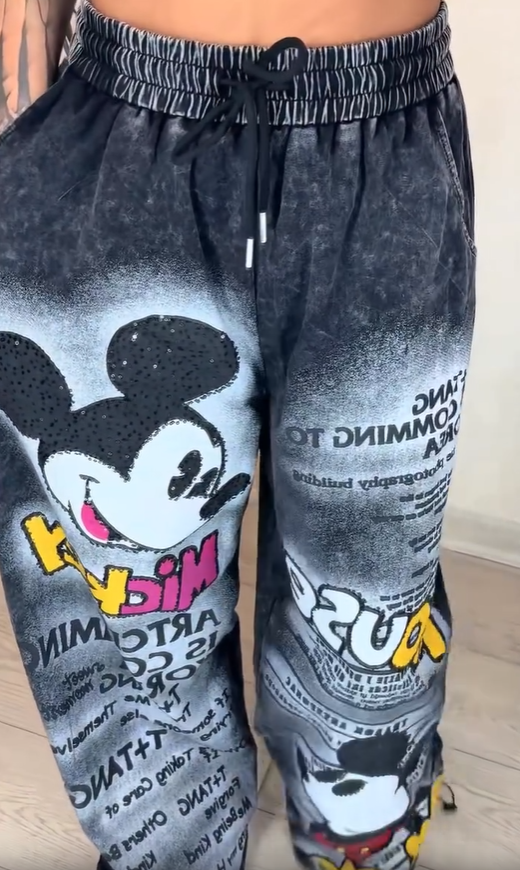 Modne jeansy z szerokimi nogawkami w kolorze gorącej cegły