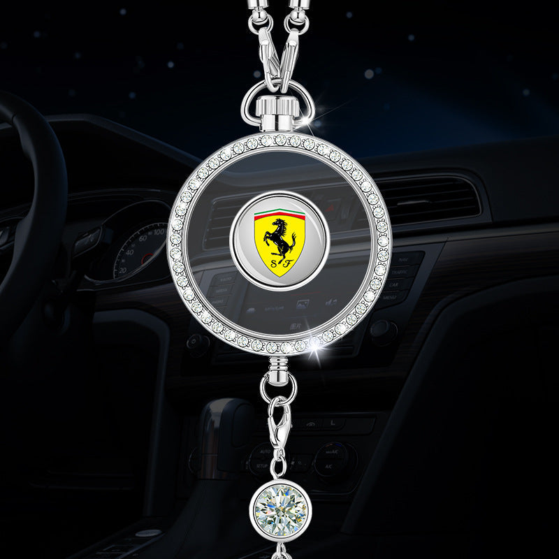 Wisiorek z logo aromaterapii samochodowej z metalu i diamentów