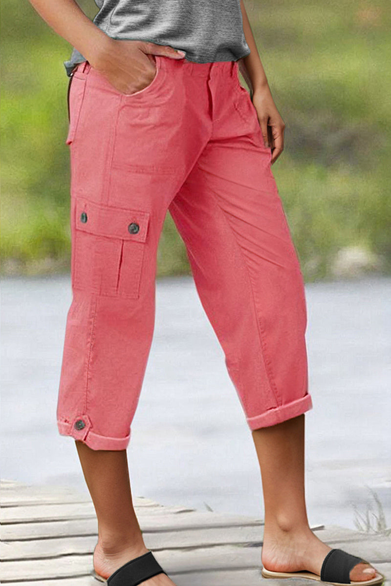 Spodnie Capri z kieszeniami i średnim stanem, zakładkami u dołu i kilkoma kieszeniami