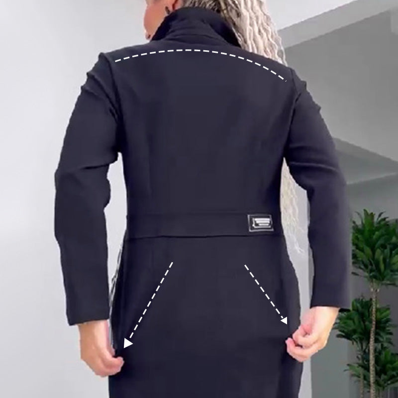 Damska sukienka z długim rękawem, zapinana na guziki i wycięciami