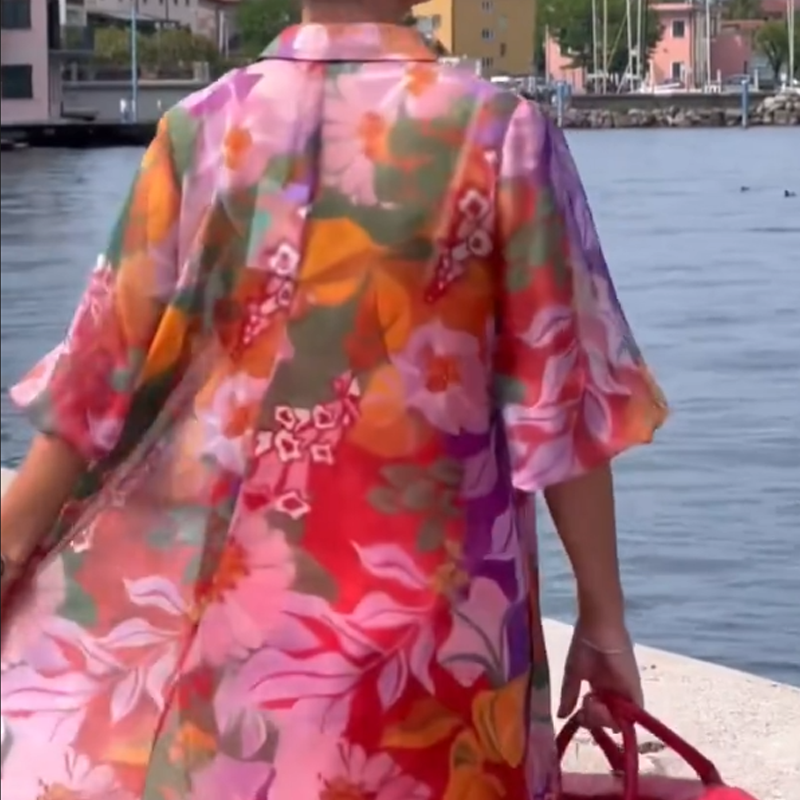 Czerwona sukienka z szyfonu z kwiatowym nadrukiem