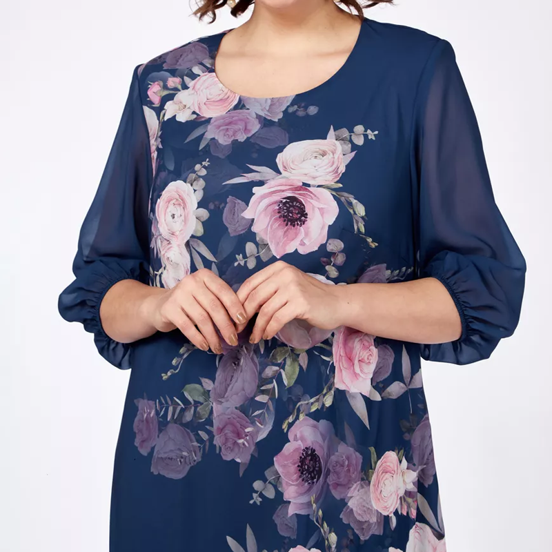 Elegancka sukienka z szyfonu z kwiatowym nadrukiem i okrągłym dekoltem