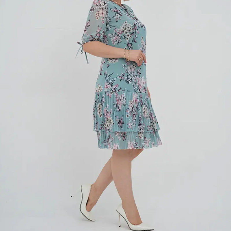 Elegancka damska sukienka plisowana z krótkim rękawem i długą spódnicą