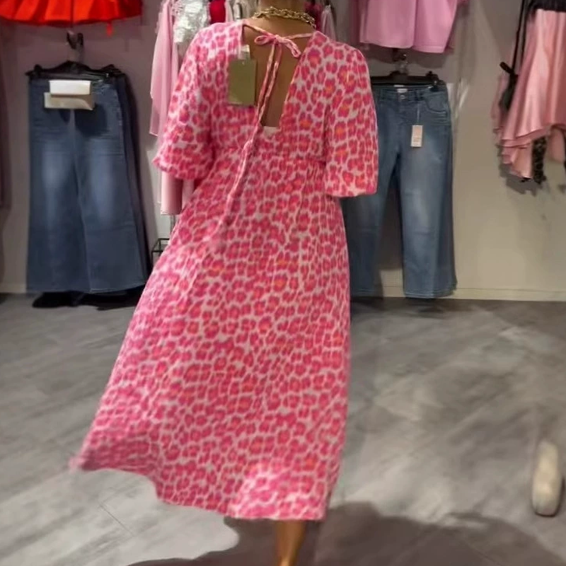 Damska sukienka z nadrukiem z dekoltem w serek