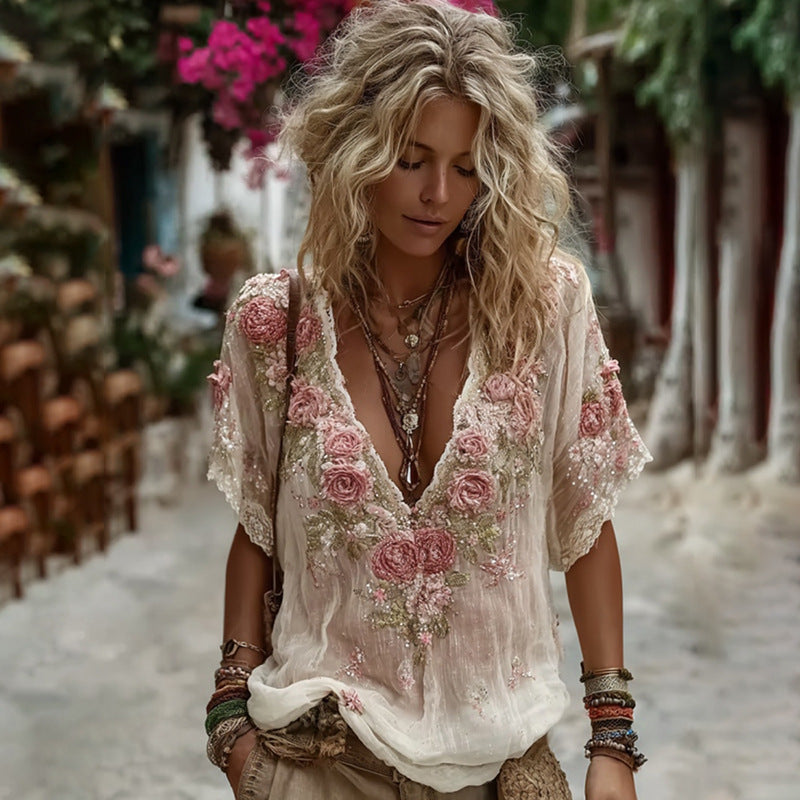 Bluzka z głębokim dekoltem w kształcie litery V i kwiatowym wzorem