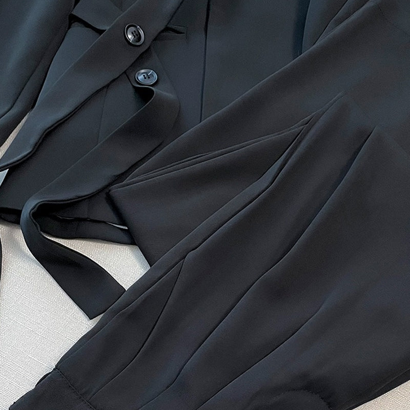 Dwuczęściowy komplet damski - marynarka z wiązaniem z przodu i spodnie z szerokimi nogawkami